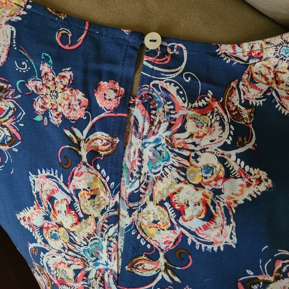 Pale Sky Crew Neck Top - Picture 2 of 3